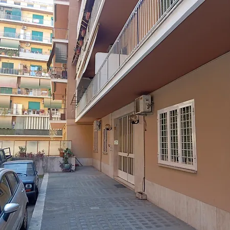 Apartment Lella's House Vicino Metro A 3 Min A Piedi